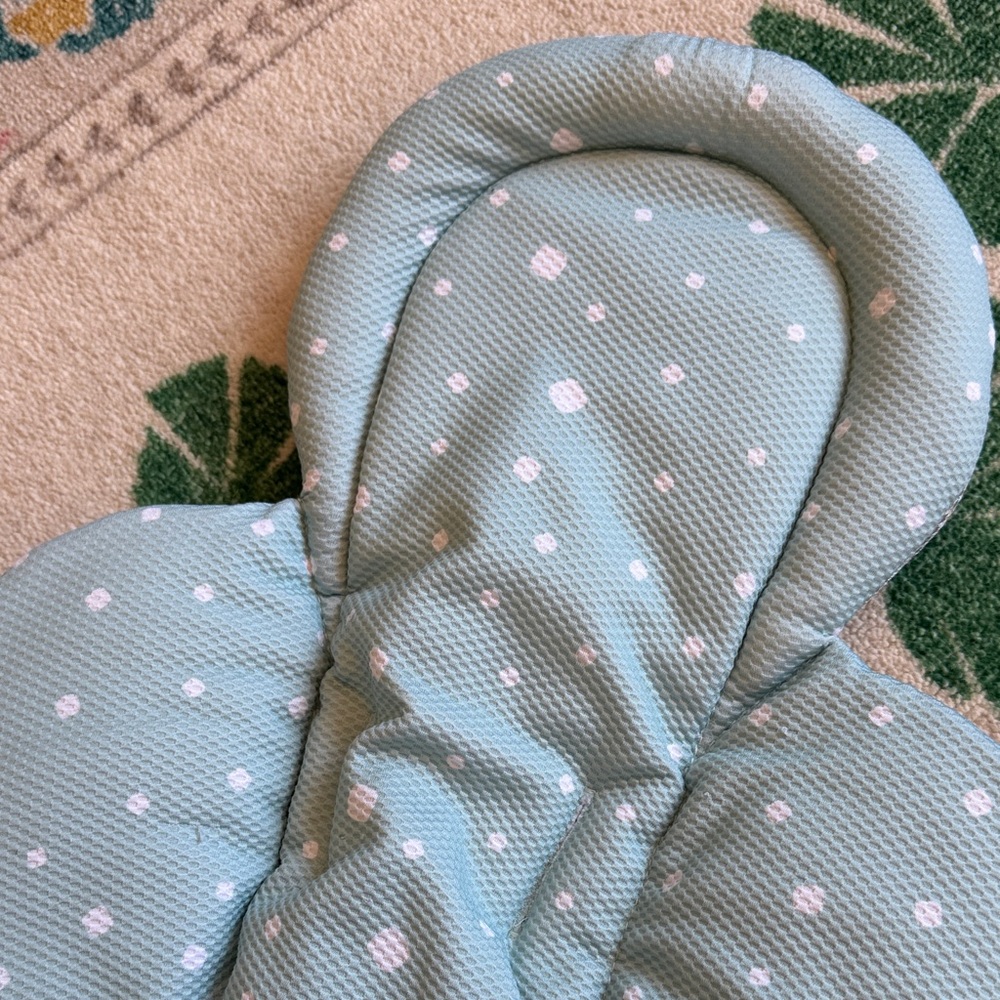 4Moms Rockaroo and MamaRoo Infant Insert reversible light blue polkadot and grey - Picture 5 of 5